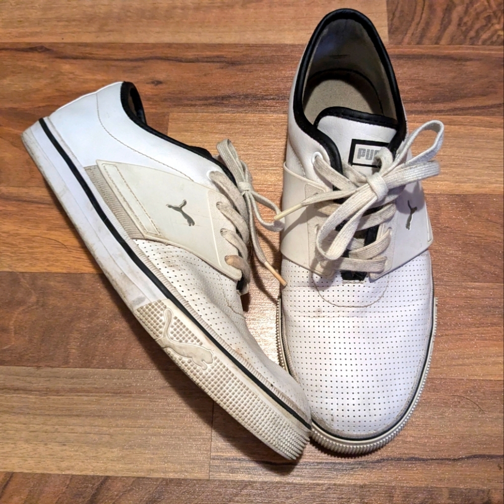 ⭐4 / $15 Puma Sneakers